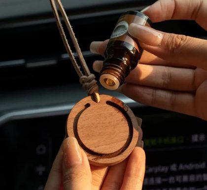 Aromatizador colgante de Madera con esencia incluida